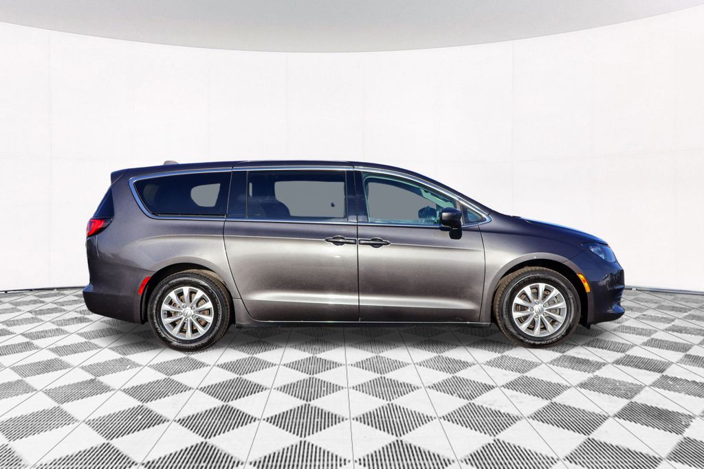 2017 Chrysler Pacifica Touring 7