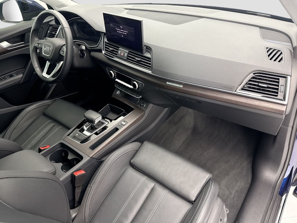 Thumbnail: 2025 Audi Q5 - 16