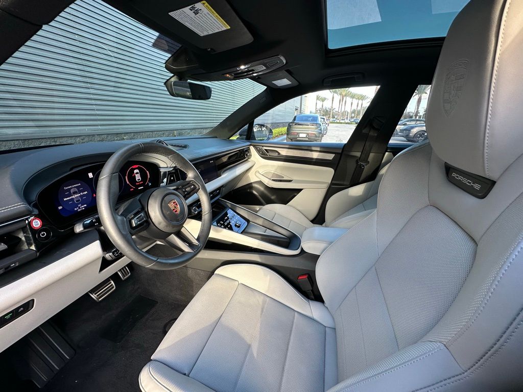 Thumbnail: 2025 Porsche Macan - 4