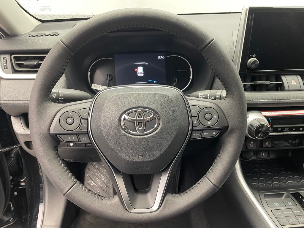 2025 Toyota RAV4 XLE 21