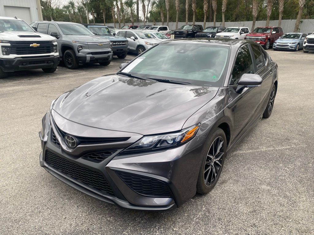 2023 Toyota Camry SE 2