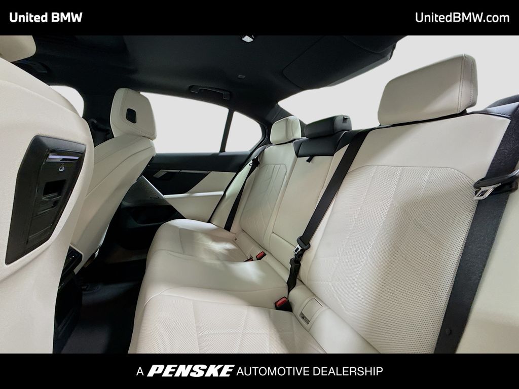 Thumbnail: 2025 BMW 5 Series - 13