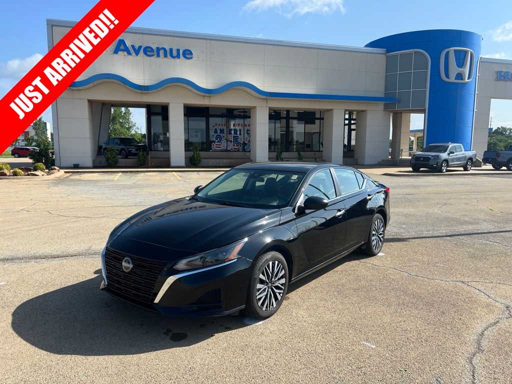 Super Black 2025 Nissan Altima Sedan All-Wheel Drive Continuously Variable Transmission