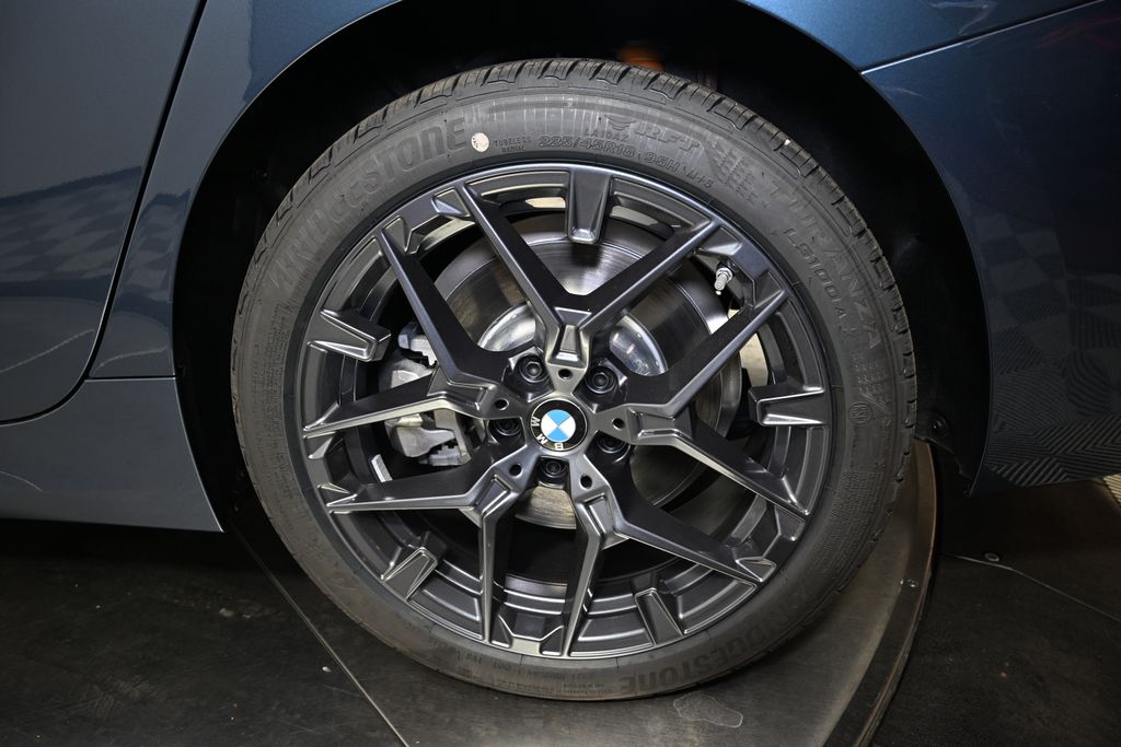 Thumbnail: 2025 BMW 3 Series - 12