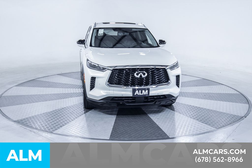 Used 2024 White INFINITI LUXE image 15