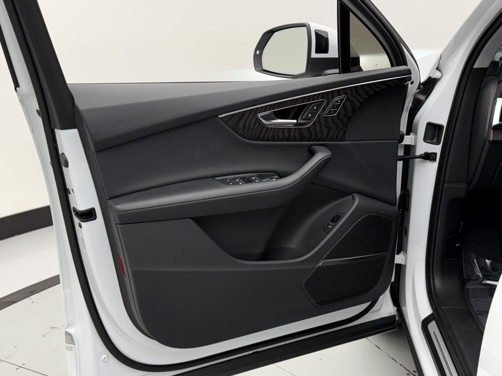 Thumbnail: 2023 Audi Q7 - 27