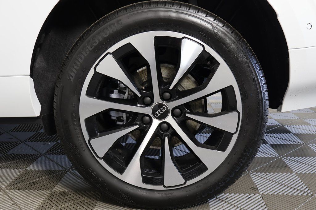 Thumbnail: 2026 Audi Q3 - 10