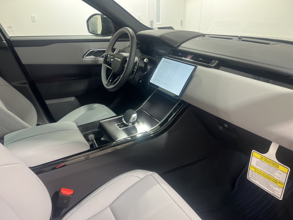 Certified Used 2026  Land Rover Dynamic SE image 24