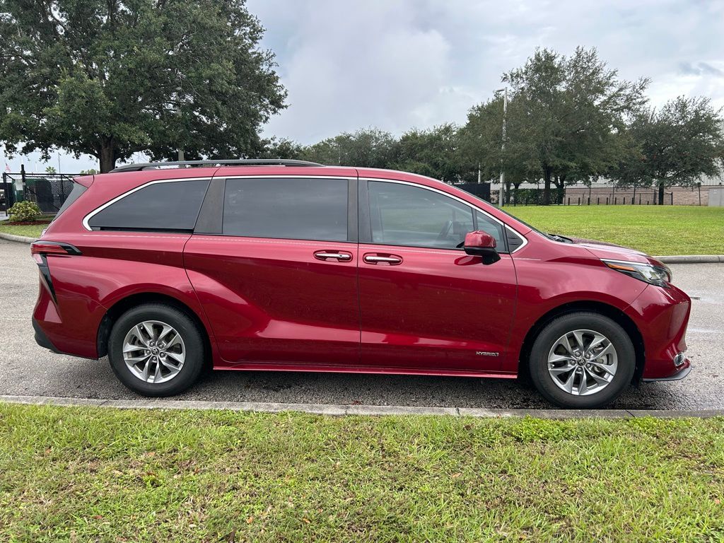 Thumbnail: 2021 Toyota Sienna - 6