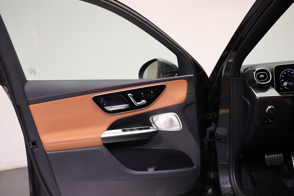 Thumbnail: 2024 Mercedes-Benz GLC - 30