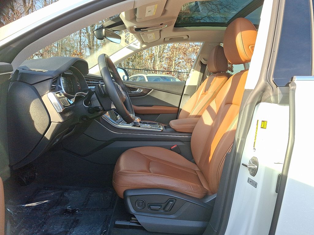 Thumbnail: 2022 Audi Q8 - 14