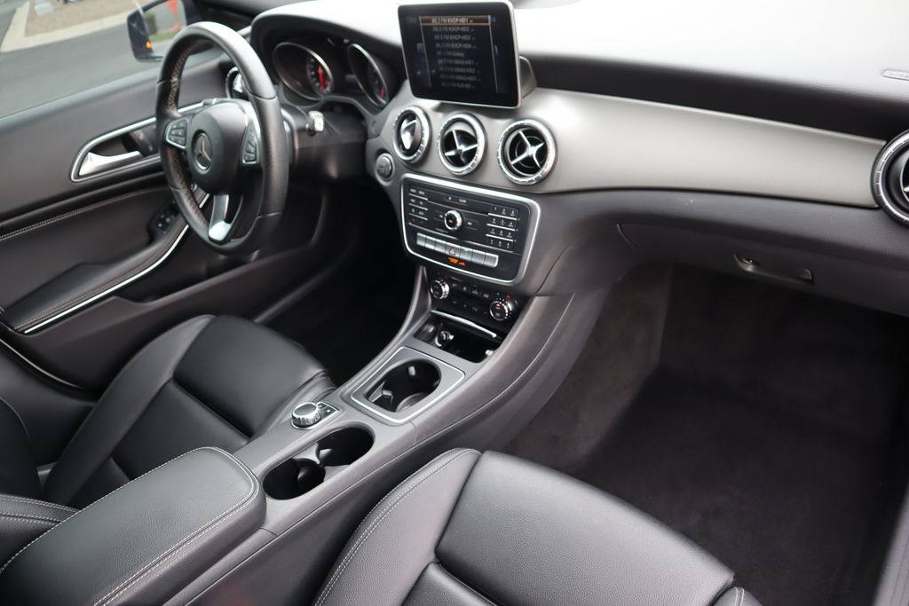 Thumbnail: 2017 Mercedes-Benz CLA - 17