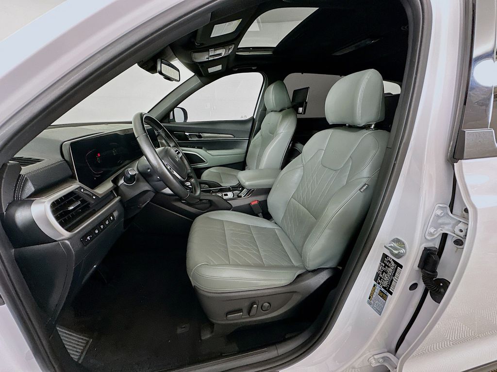 Thumbnail: 2023 Kia Telluride - 21