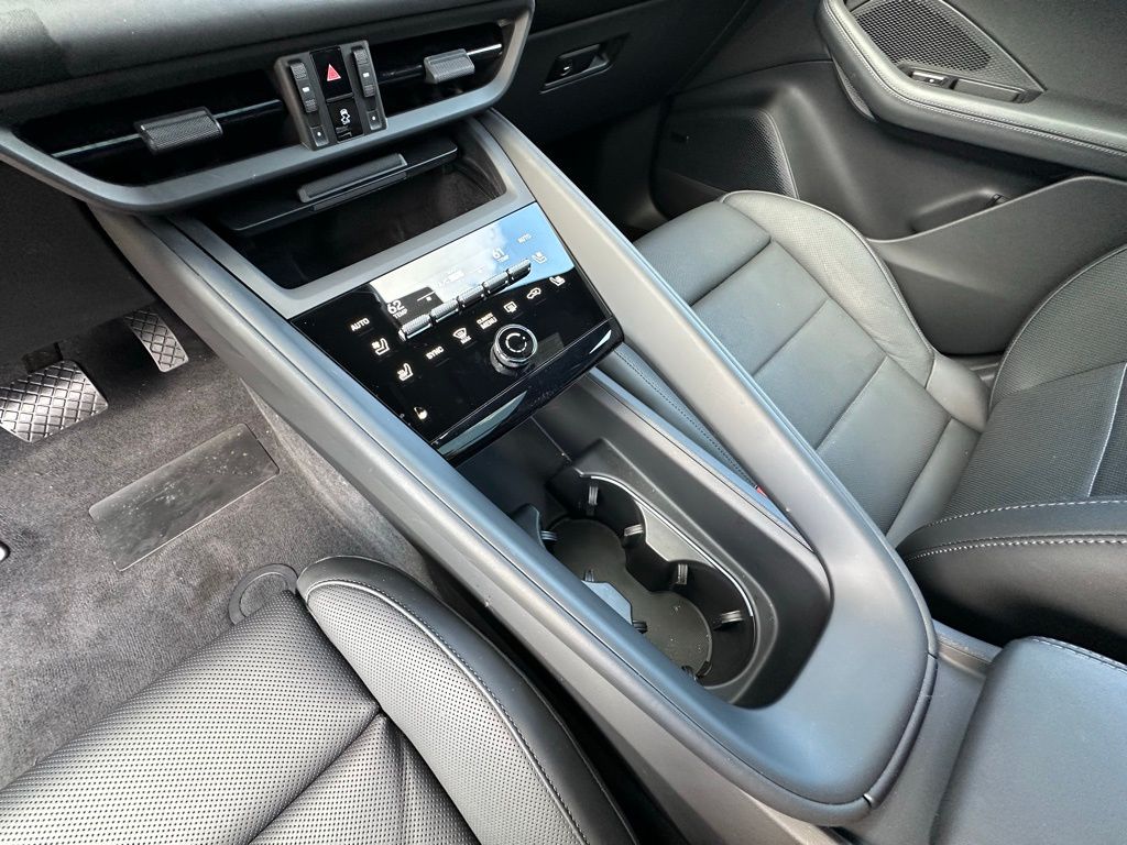 Thumbnail: 2025 Porsche Macan - 27