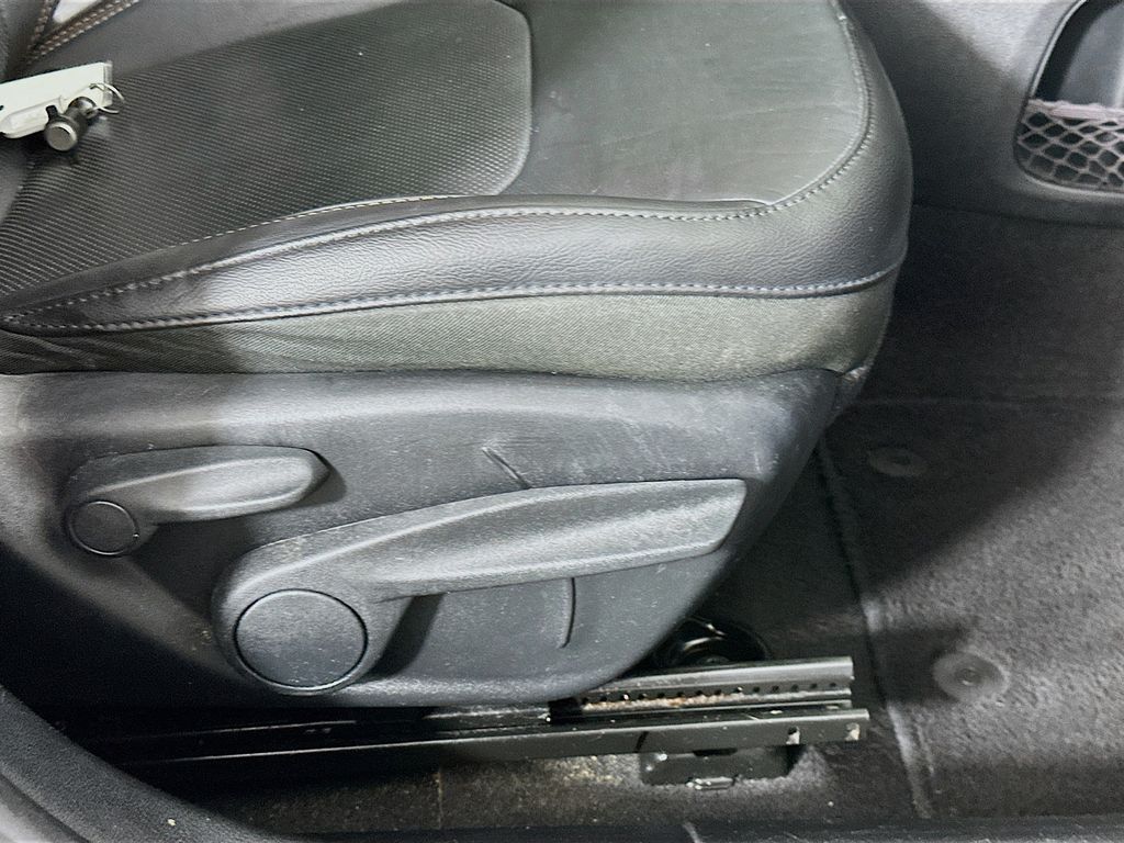 Used 2018 Gray Jeep Limited image 23