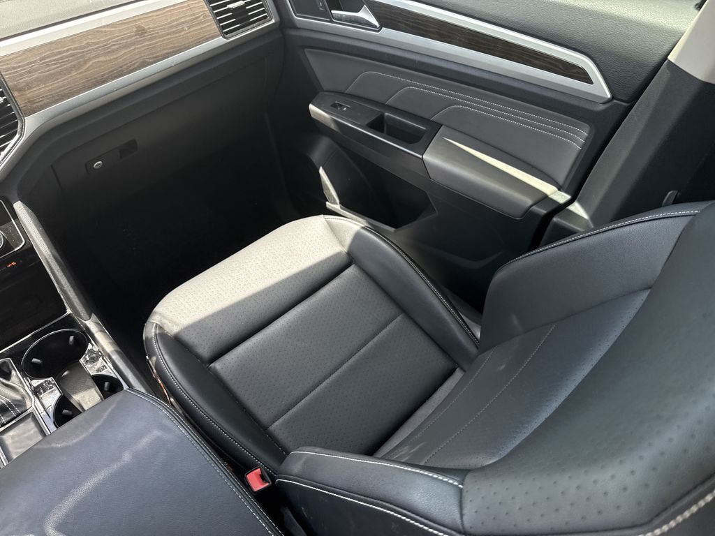 2022 Volkswagen Atlas 3.6L V6 SE w/Technology White at DeMontrond Auto Country