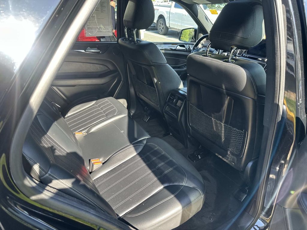 Thumbnail: 2017 Mercedes-Benz GLE - 25