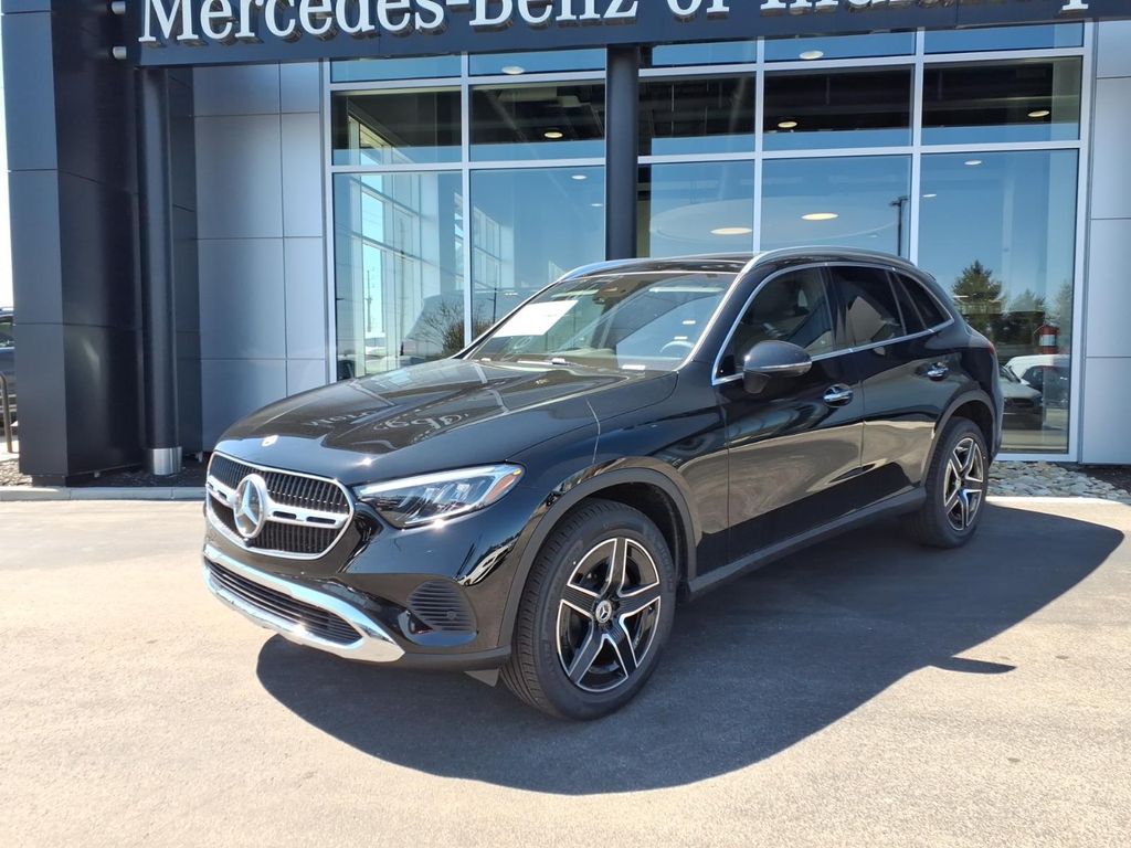 New 2026 Black Mercedes-Benz GLC 300 image 2