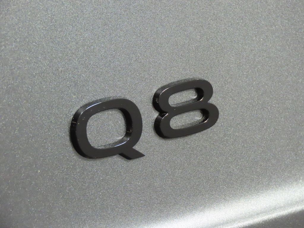 Thumbnail: 2026 Audi Q8 - 9