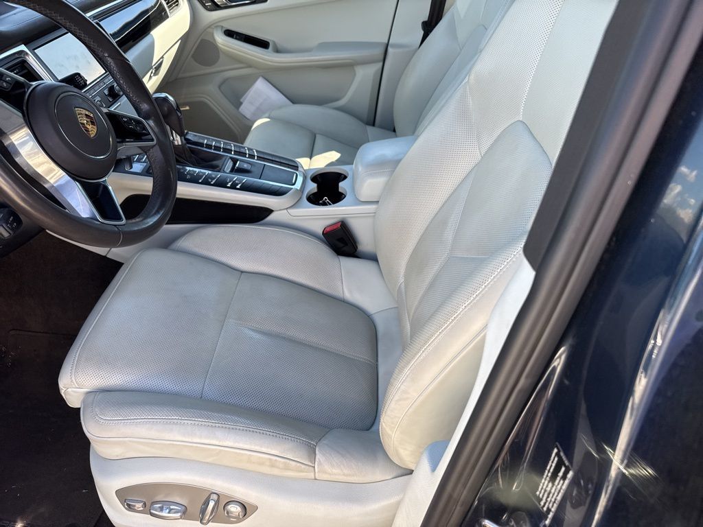 Thumbnail: 2016 Porsche Macan - 23
