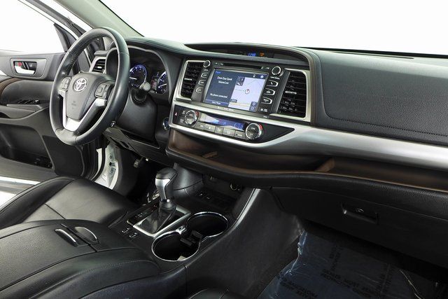 2016 Toyota Highlander XLE 13