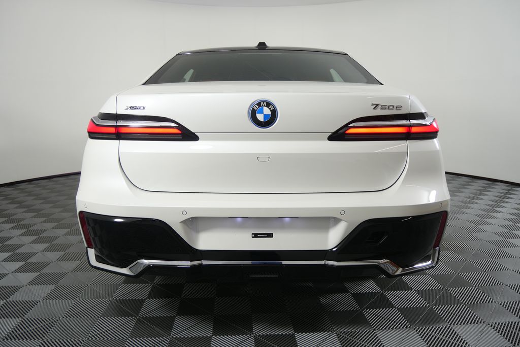 Thumbnail: 2025 BMW 7 Series - 4