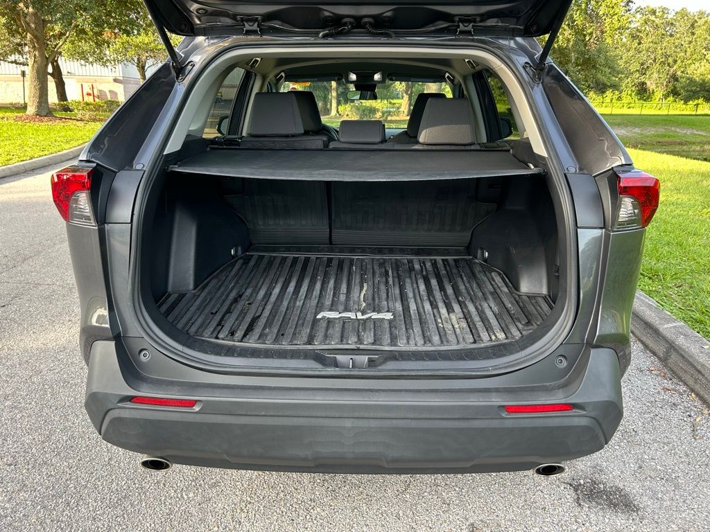 Thumbnail: 2022 Toyota RAV4 - 10