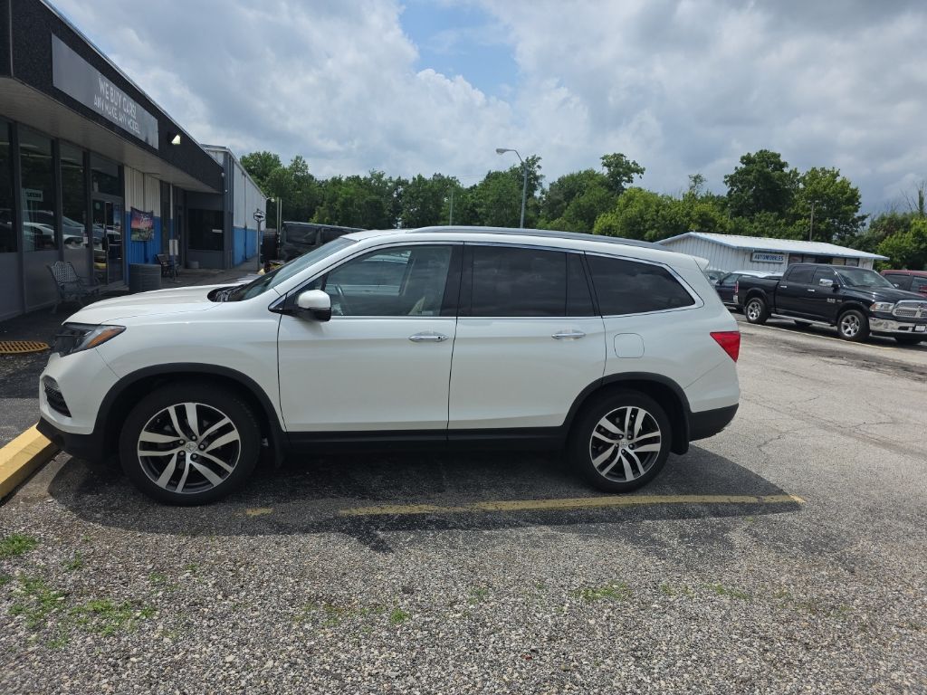  2018 Honda Pilot Touring AWD   