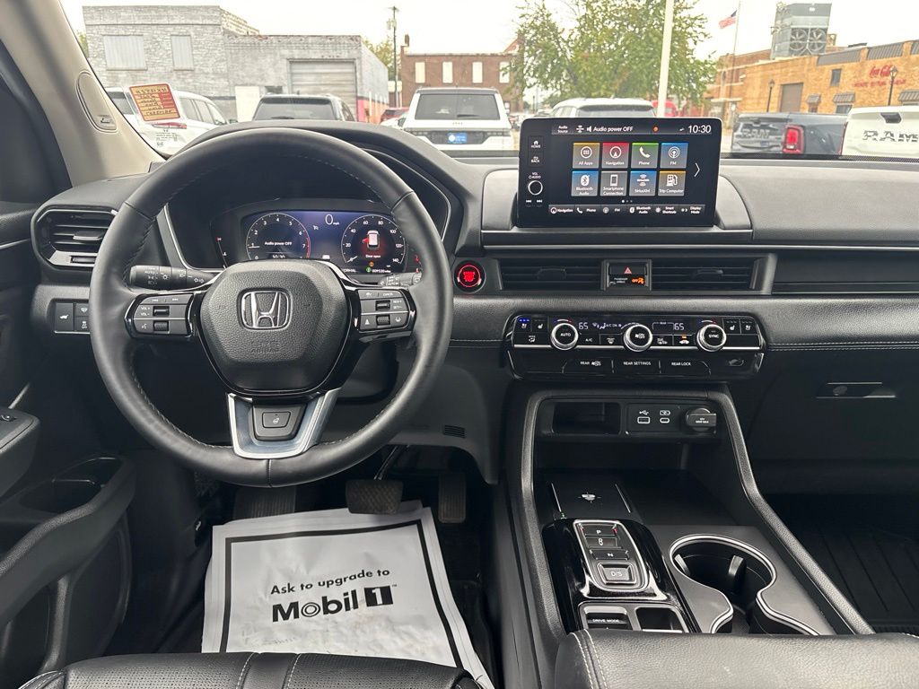Used 2025 Honda Pilot SUV