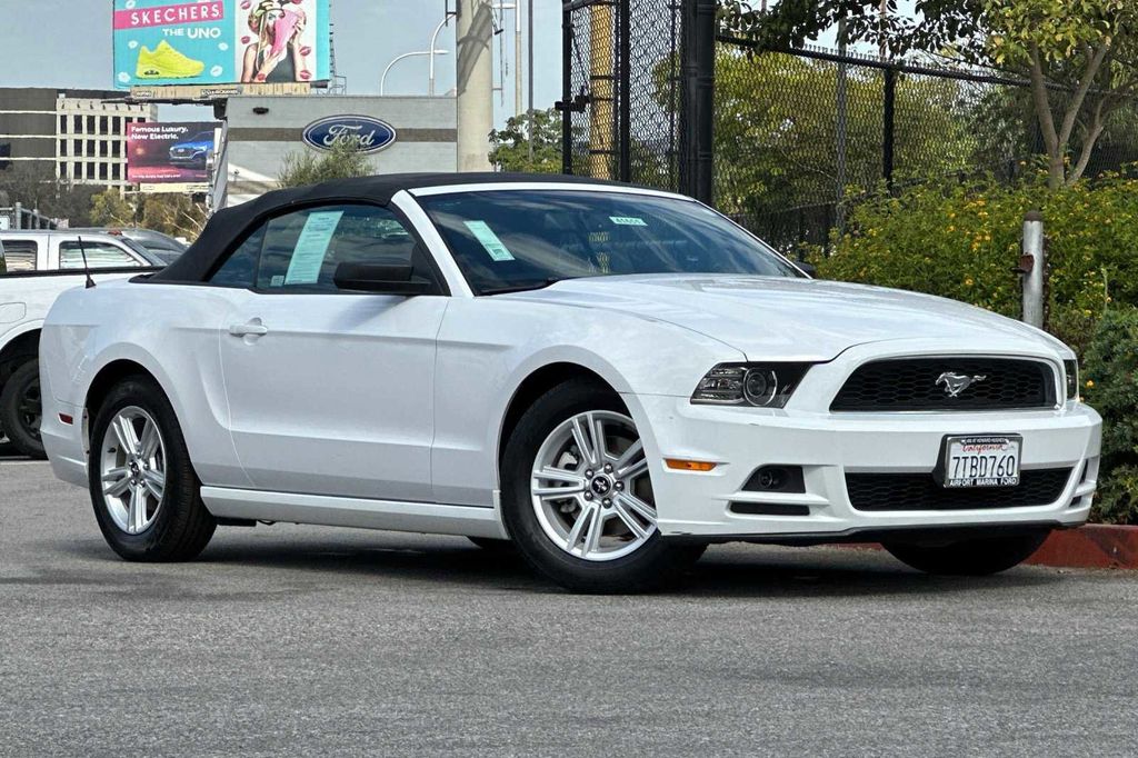 2014 Ford Mustang V6 11