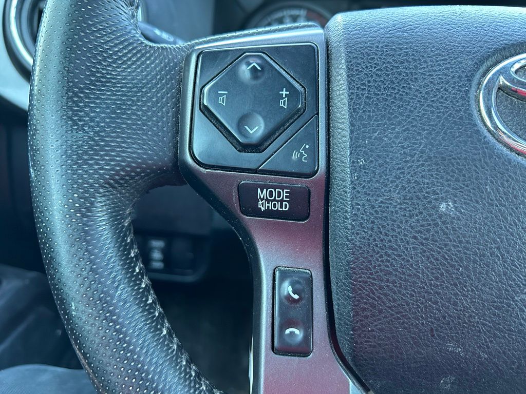 Thumbnail: 2022 Toyota Tacoma - 18