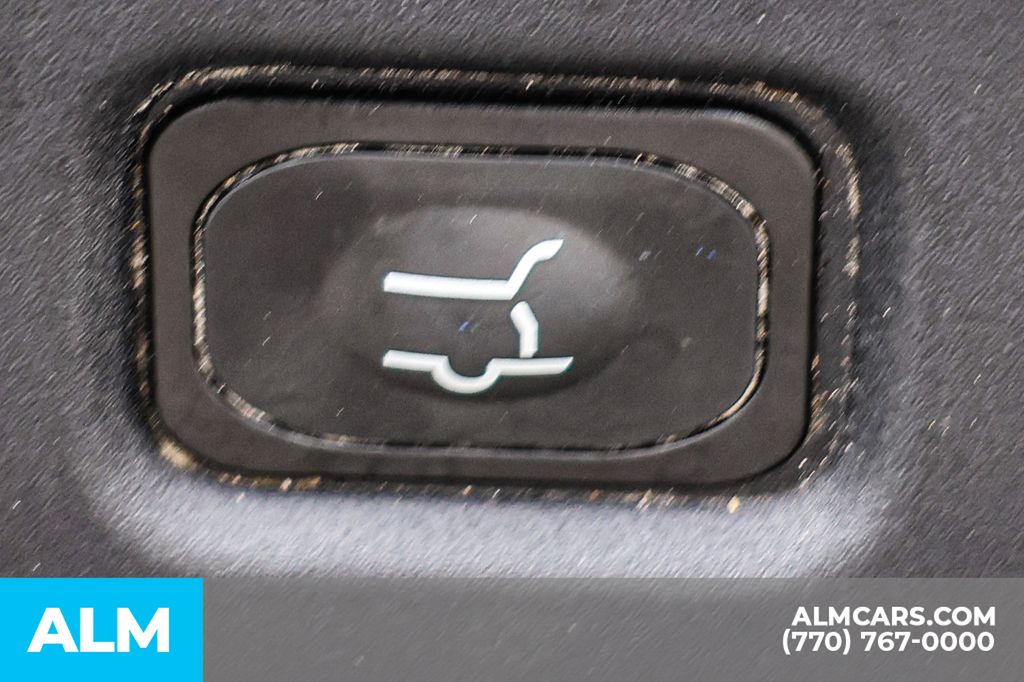 Used 2025 Silver Ford Platinum image 29