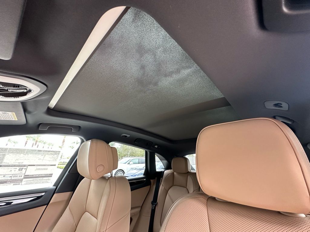 Thumbnail: 2026 Porsche Macan - 25