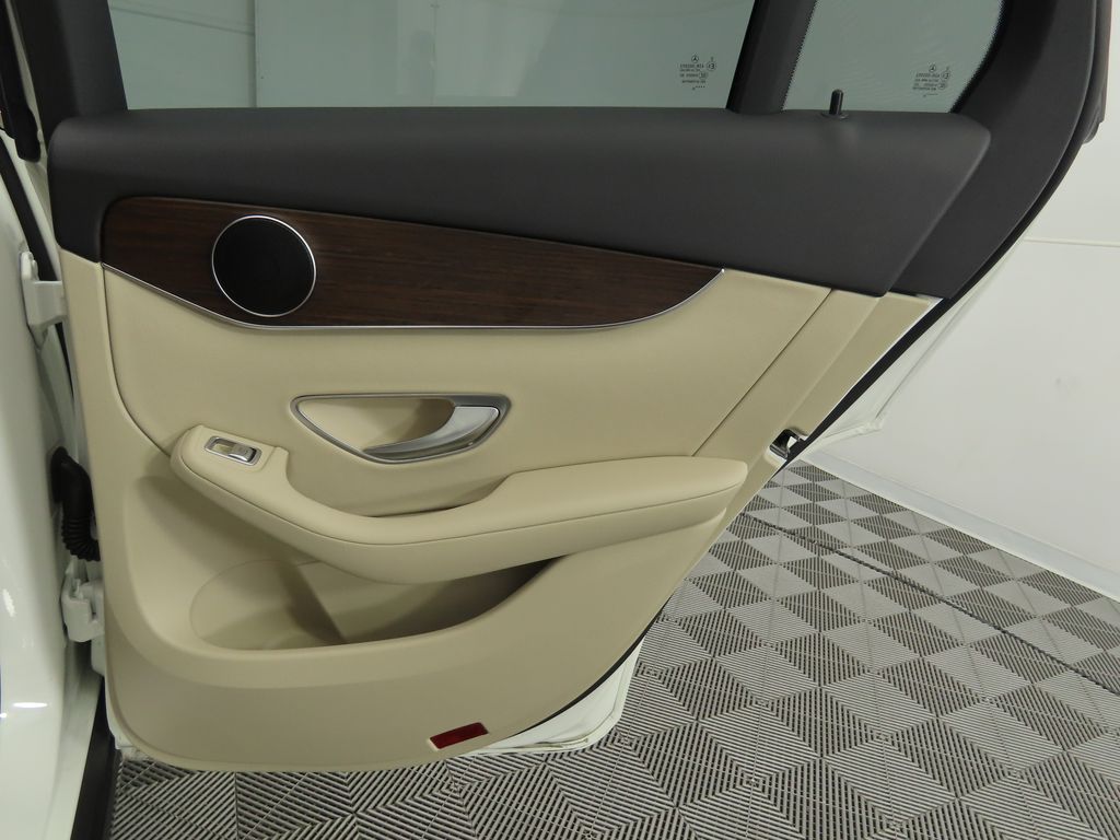 2022 Mercedes-Benz GLC 300 27