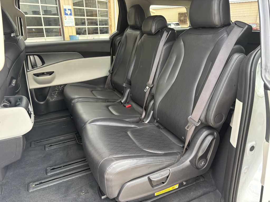 Used 2024 Snow White Pearl Kia LX image 21