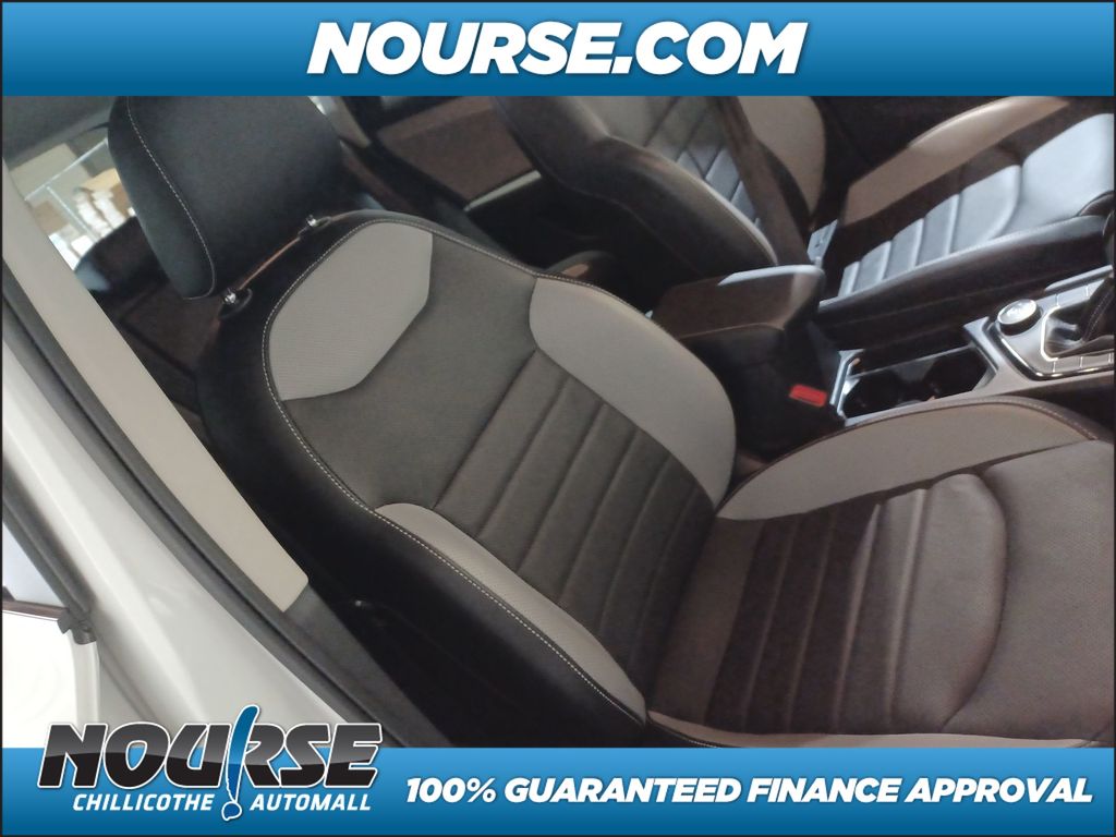 2022 Volkswagen Taos 1.5T SEL photo