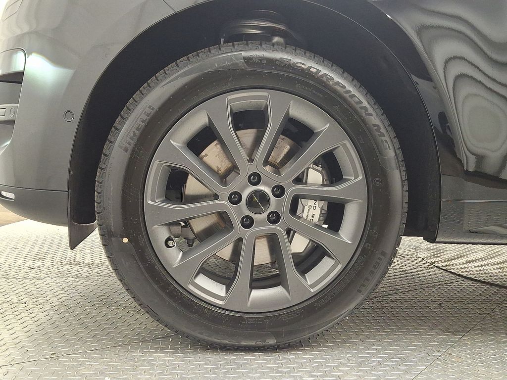 Thumbnail: 2026 Land Rover Range Rover Sport - 5