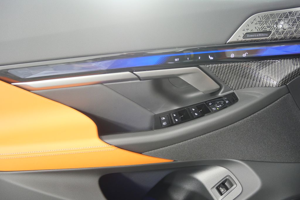 Thumbnail: 2026 BMW M5 - 9