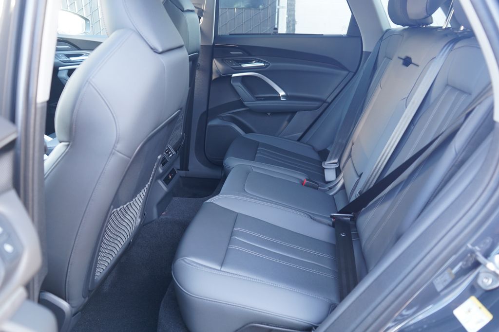 Thumbnail: 2025 Audi Q5 - 7