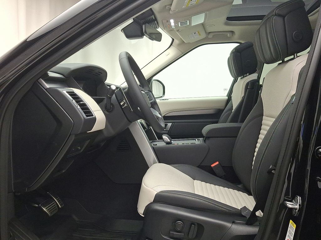 Thumbnail: 2026 Land Rover Discovery - 10