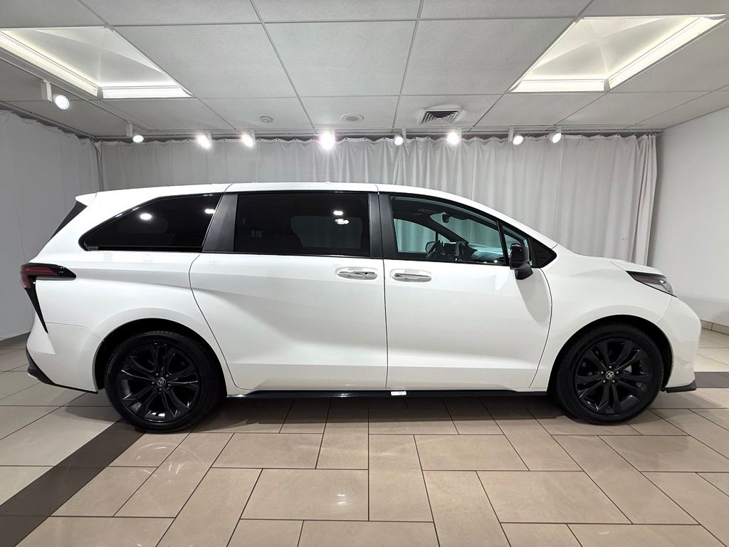 Thumbnail: 2025 Toyota Sienna - 6