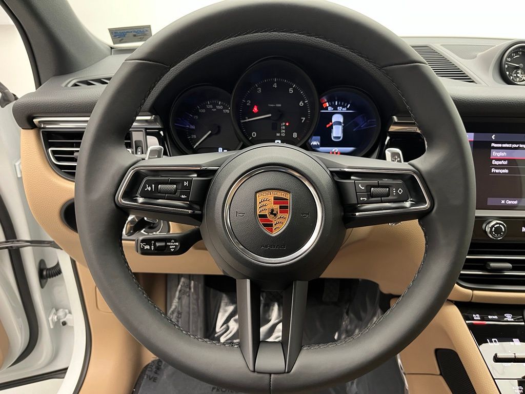 Thumbnail: 2026 Porsche Macan - 12