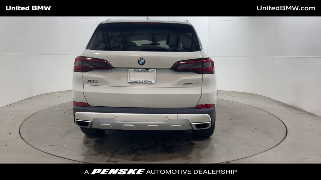 Thumbnail: 2023 BMW X5 - 7