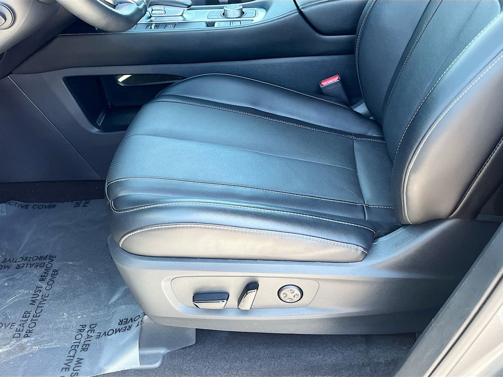 Used 2025 Gray INFINITI LUXE image 19
