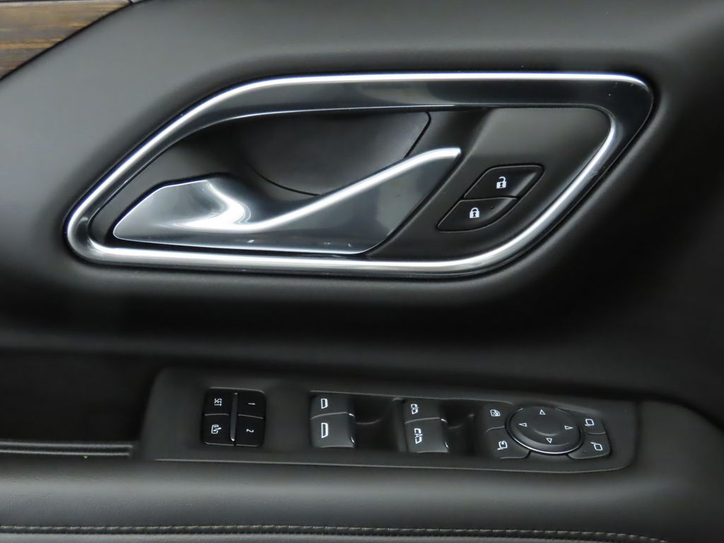 2023 Chevrolet Suburban High Country 24