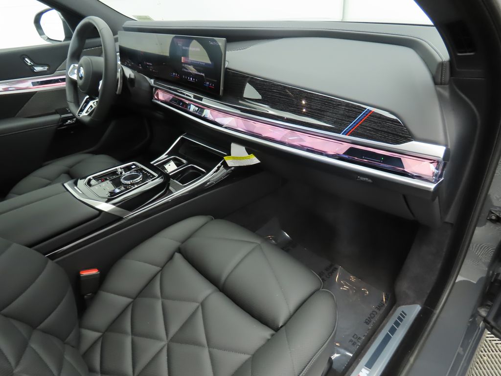 Thumbnail: 2026 BMW 7 Series - 16