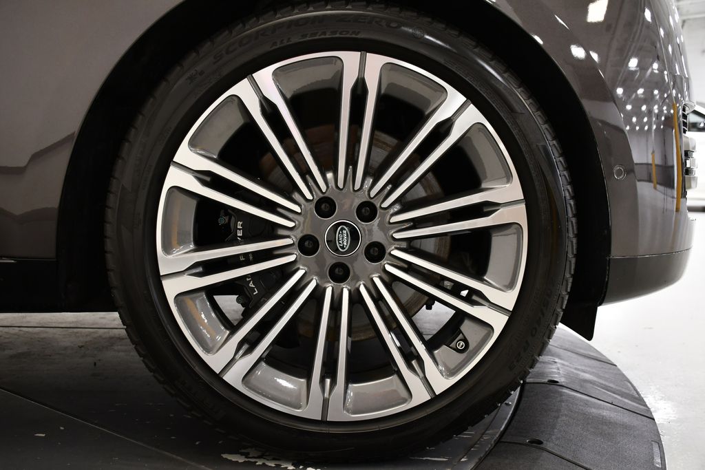 Thumbnail: 2022 Land Rover Range Rover - 15