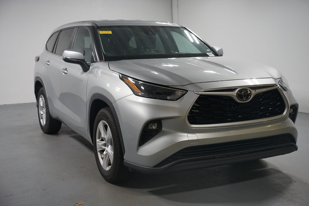 Thumbnail: 2023 Toyota Highlander - 3