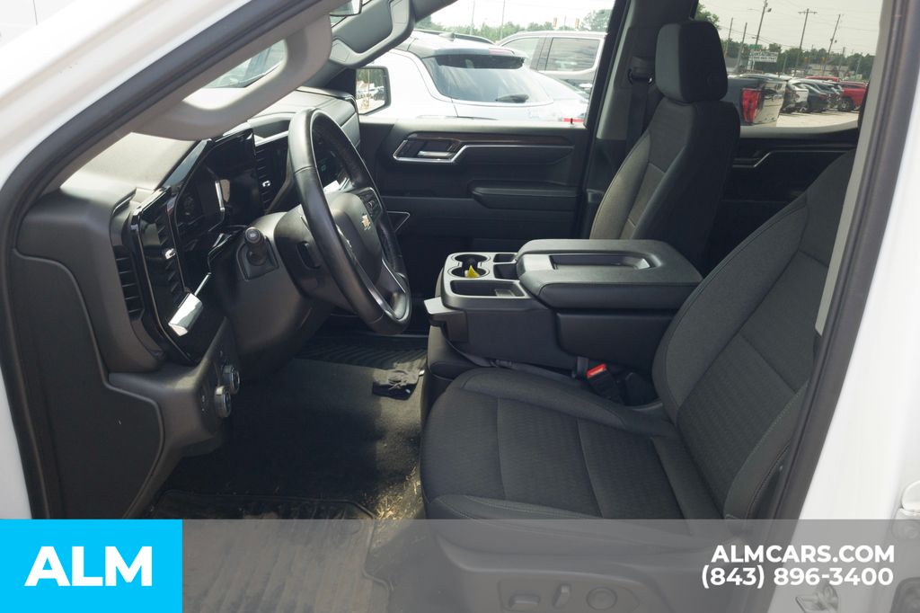 Used 2025 White Chevrolet LT image 6