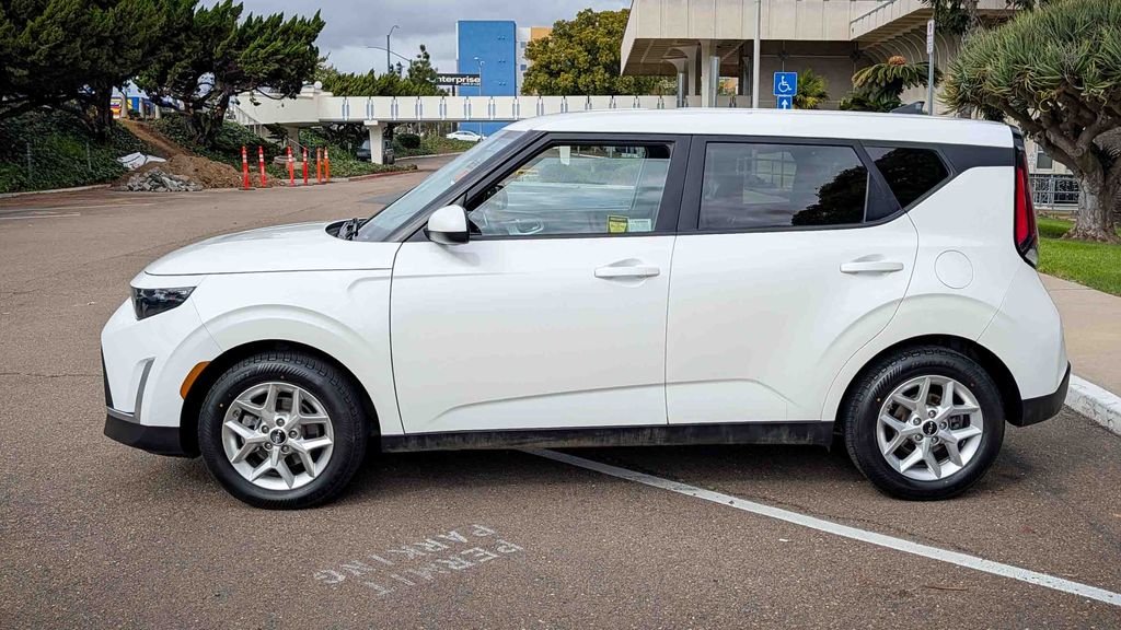 Used 2023 Kia Soul LX 4D Hatchback